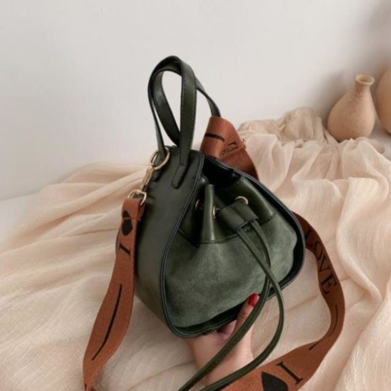 Tas Import (1 KG MUAT 3) 157083 BQ2836 LT1009 JTF12145 EL5038