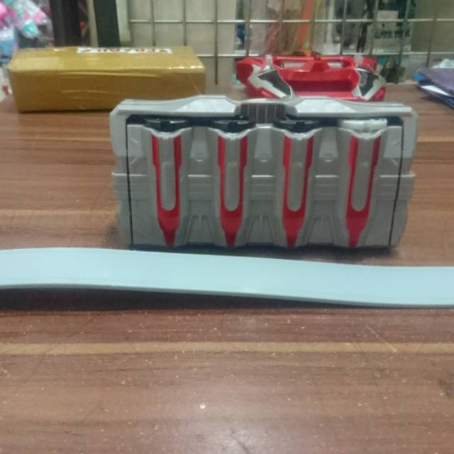 DX Tempat Kapsul Ultraman Geed