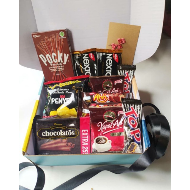 SNACK BOX HITAM Kado Ulang Tahun/ Kado Wisuda/ Kado Anniversary / Paket HITAM/ sahabat / wisuda sidang