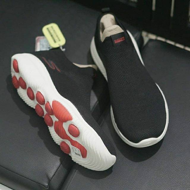 SKECHERS GO WALK REVOLUTION ULTRA BLACK BNIB MURAH