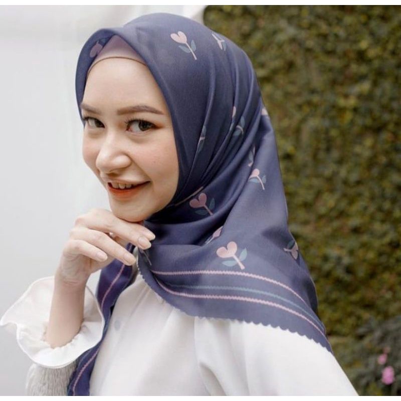 VOAL | Kerudung Segi Empat Hijab Voal Motif Tulipsaa Ungu Ukuran Standar Jilbab