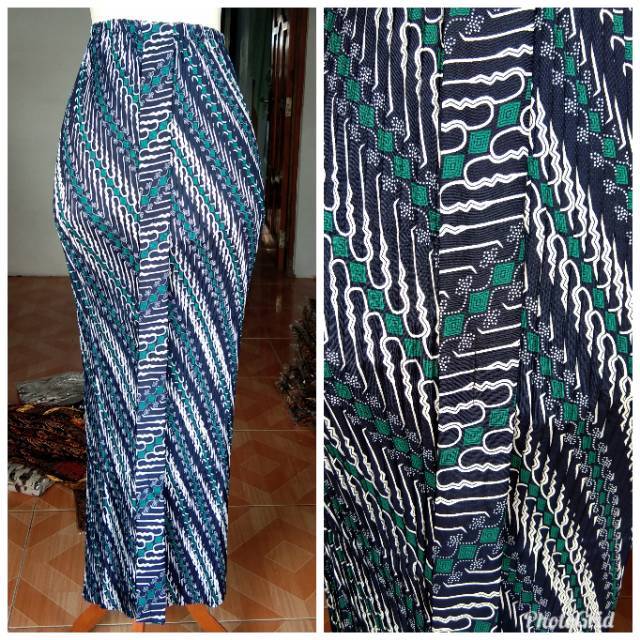 Jual Rok plisket uk. JUMBO motif parang warna navy / biru dongker
