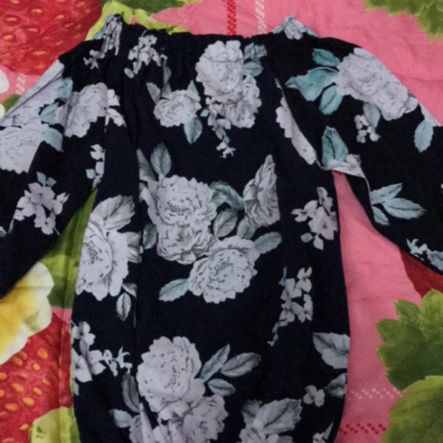 Atasan motif bunga