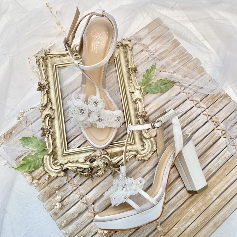 Ivory White T-Strap Sandal Sepatu Pesta Wedding Wanita Block Heels 10.5cm AVEDA HG3346