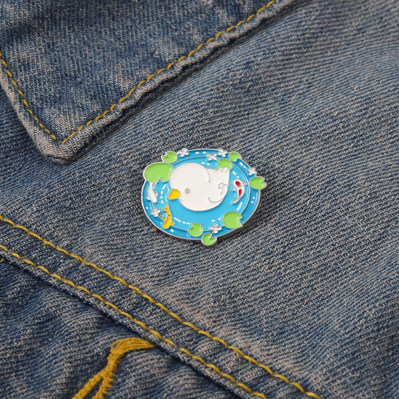 Bros Pin Enamel Bentuk Kartun Hewan Bebek Ikan Untuk Hadiah Teman