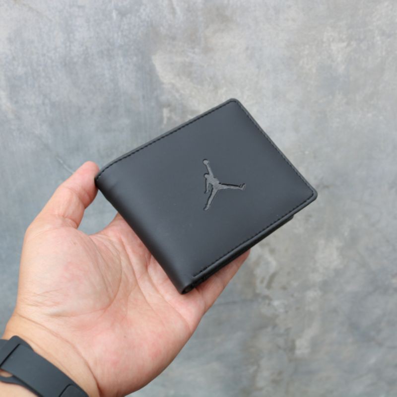 Dompet air jordan hitam