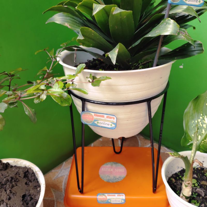 Standing rak pot bunga model jengkok,