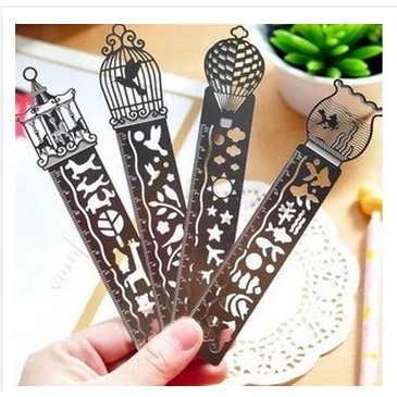 

Penggaris Pembatas Buku Karakter Unik