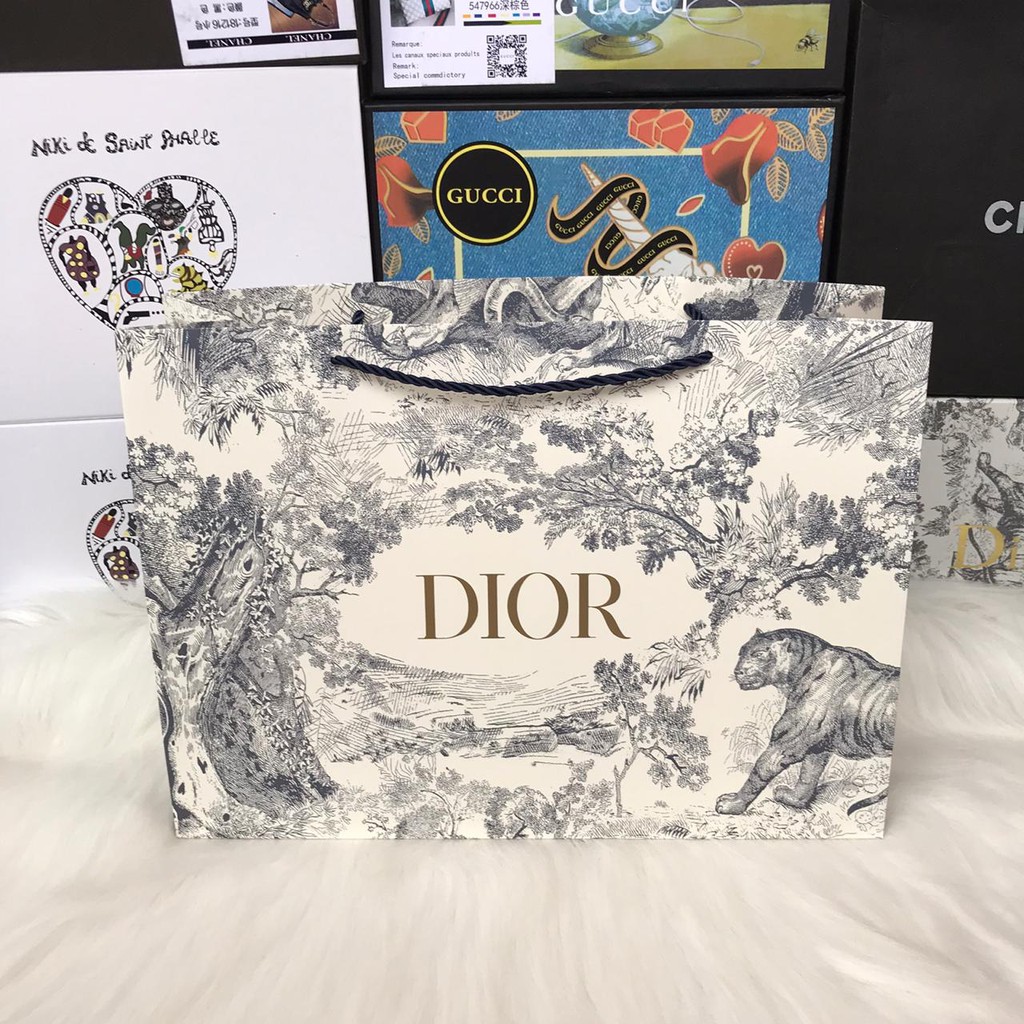 

PAPERBAG DIORXXX Size : 42x13,5x31cm