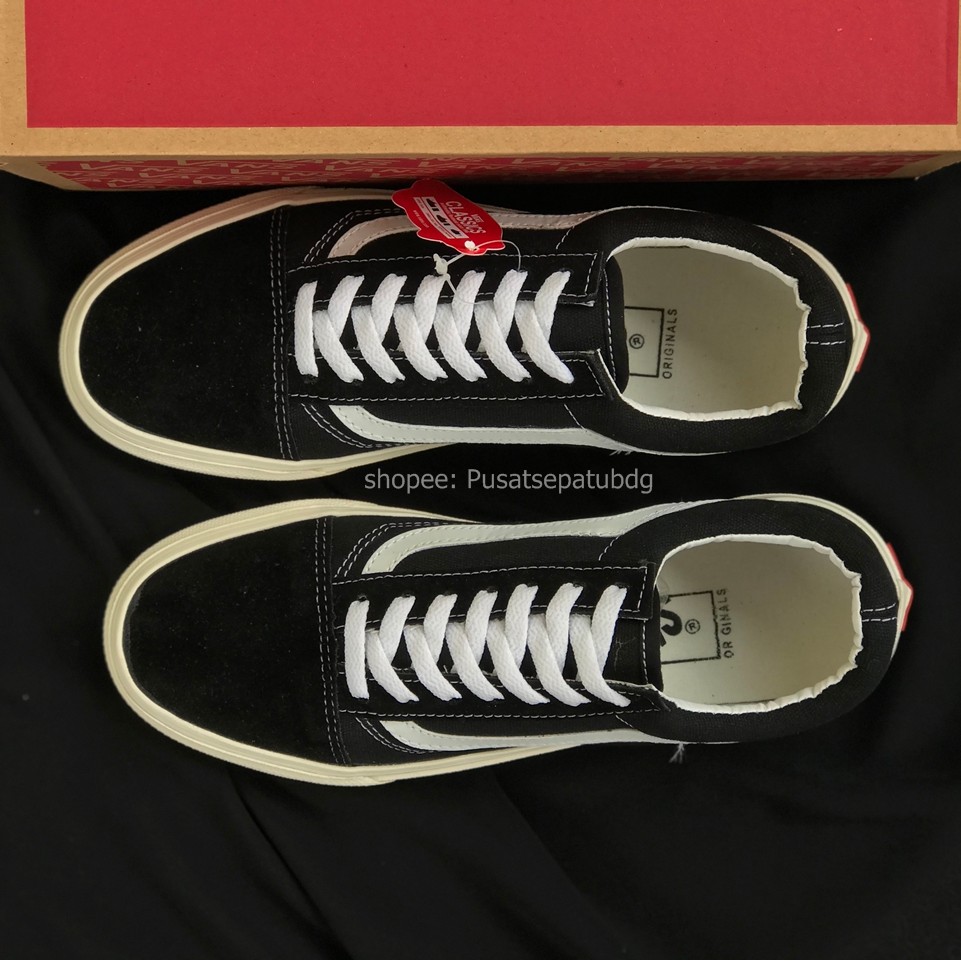 SEPATU VANS OLDSKOOLOG BLACK WHITE