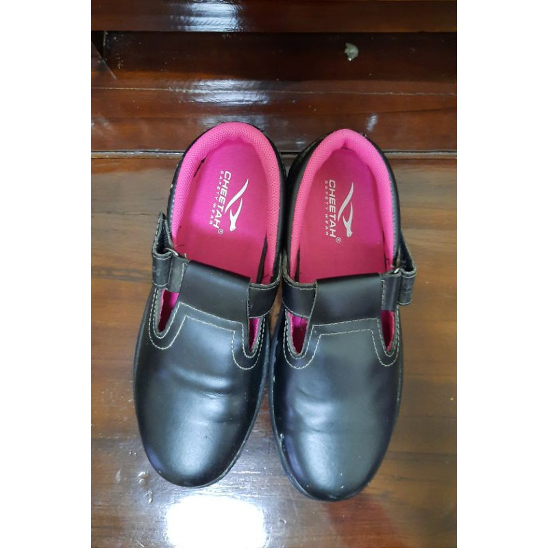 Sepatu safety / safety shoes wanita cheetah (bekas/second)