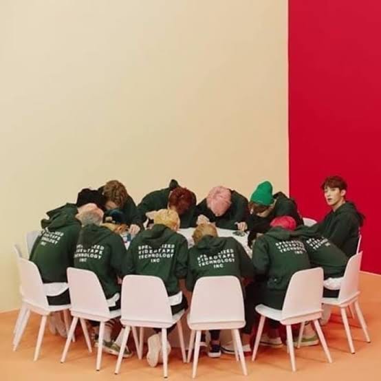 Seventeen Clap Hoodie