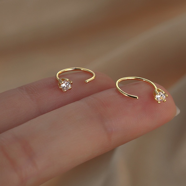 Anting Stud Zircon Bentuk C Bahan s925 Silver Warna Emas Dan Perak Untuk Wanita