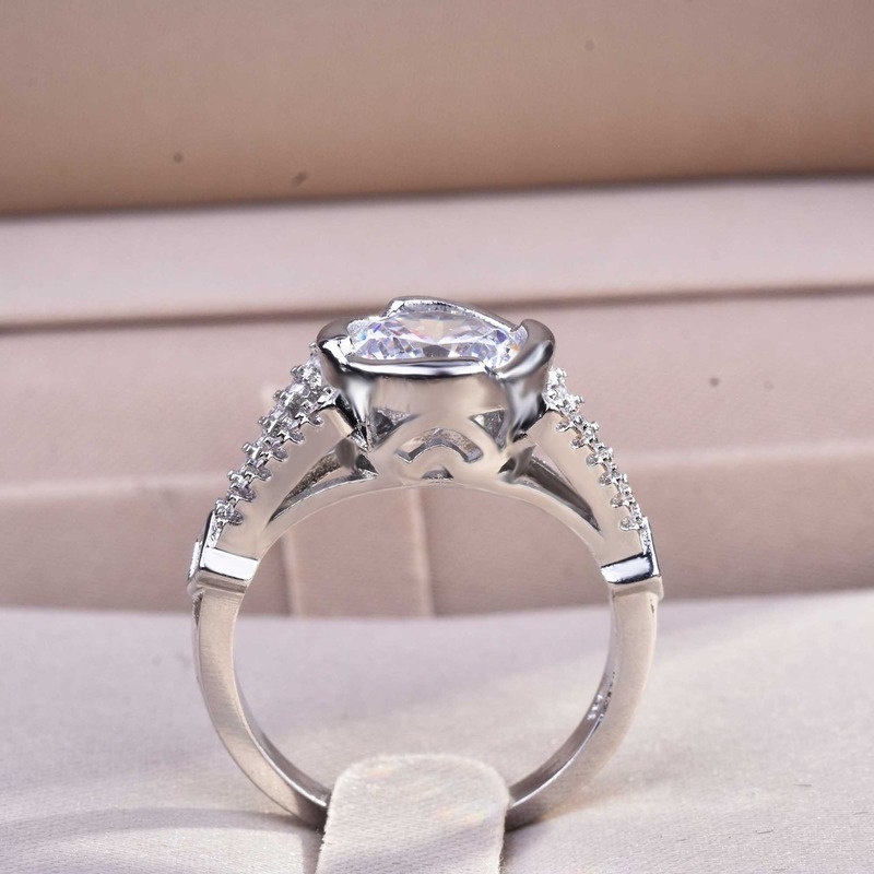 Hot Sale Inlaid Mosanite Diamond Ring Square Diamond Ring