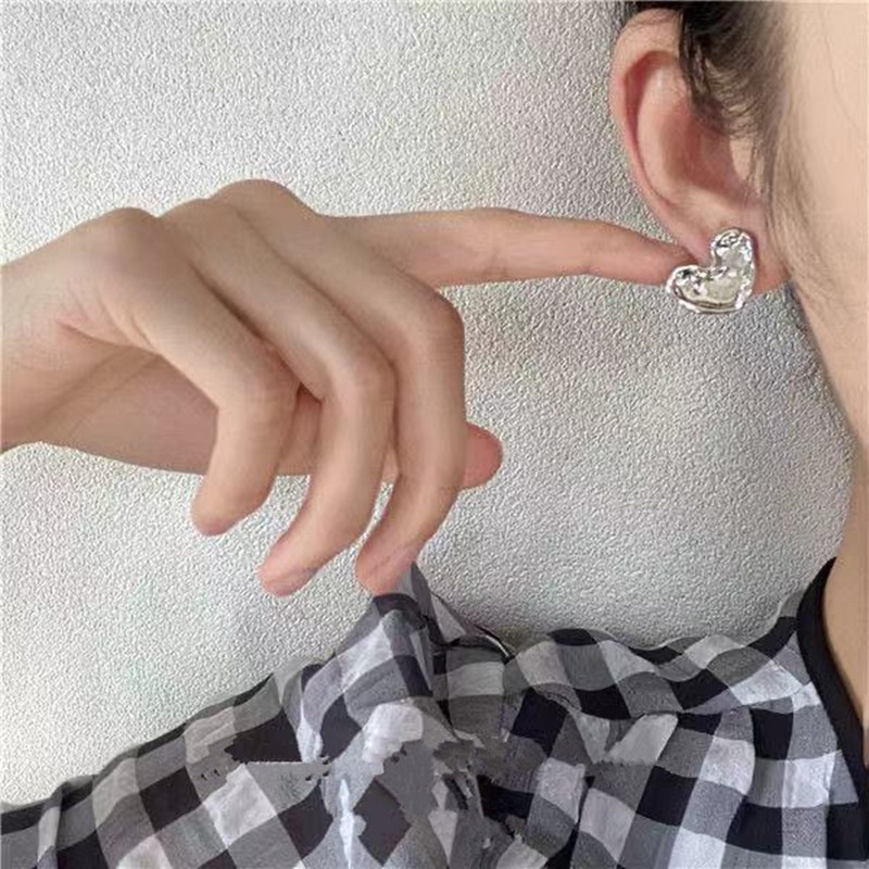 Anting Bentuk Hati Gaya Retro Punk Hip-Hop Korea