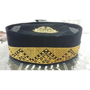 songkok nasional motif grafer emas