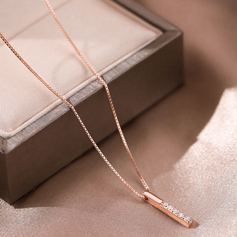 Kalung Rantai Klavikula Desain Garis Vertikal Aksen Berlian Bahan Zirkon Warna Silver Untuk Wanita