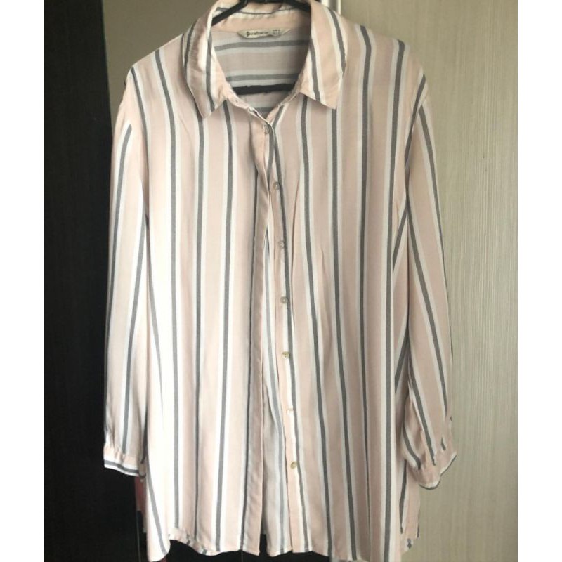 preloved kemeja salur stradivarius sz M