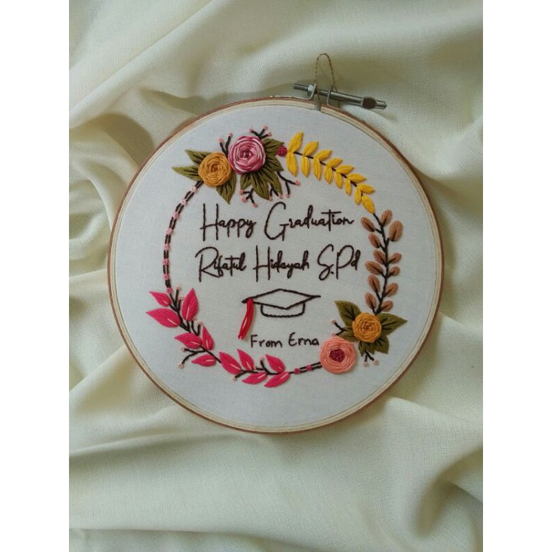 Custom Embroidery Hoop Art / Kado Wisuda / Graduation / Gift Box / Hampers / Kado Unik
