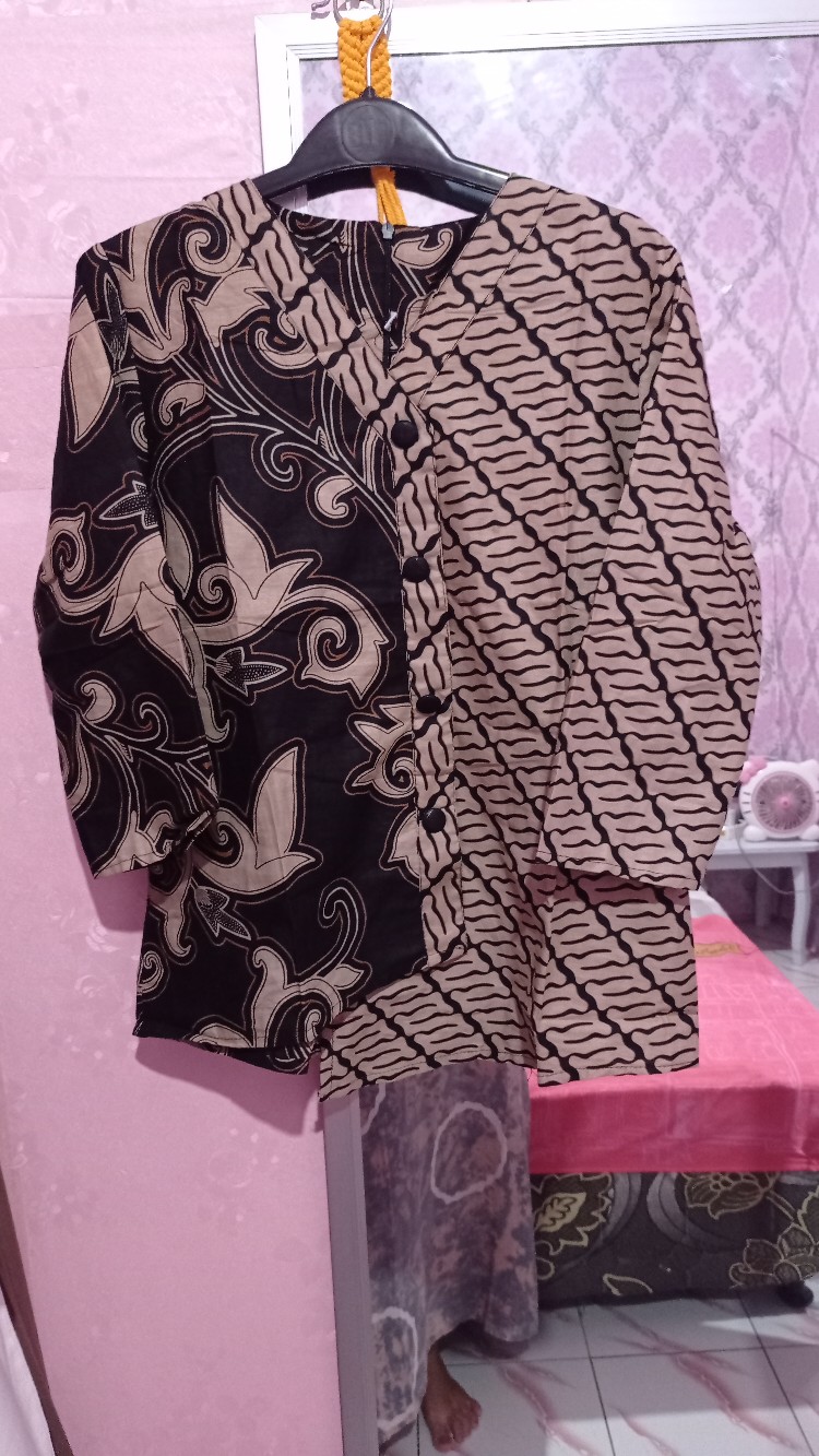 Atasan Batik Wanita Blouse Motif Kangkung Kombinasi Motif Parang Warna Coklat Muda Terlaris 2021