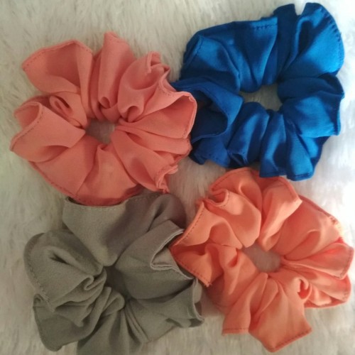 ikat rambut scrunchie mini / kunciran