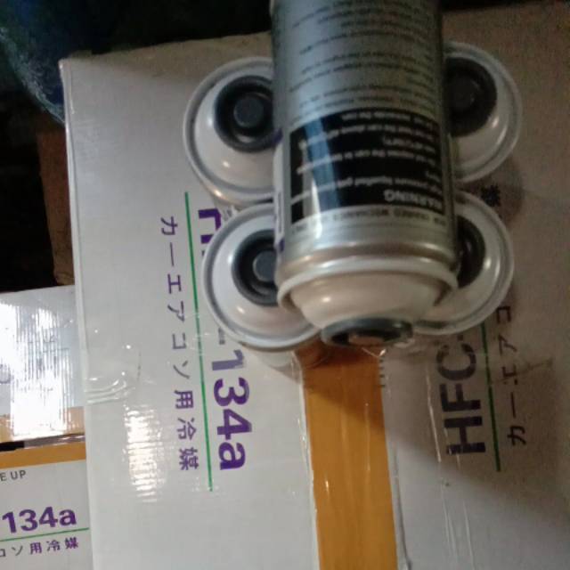 Freon mobil kaleng - kaleng