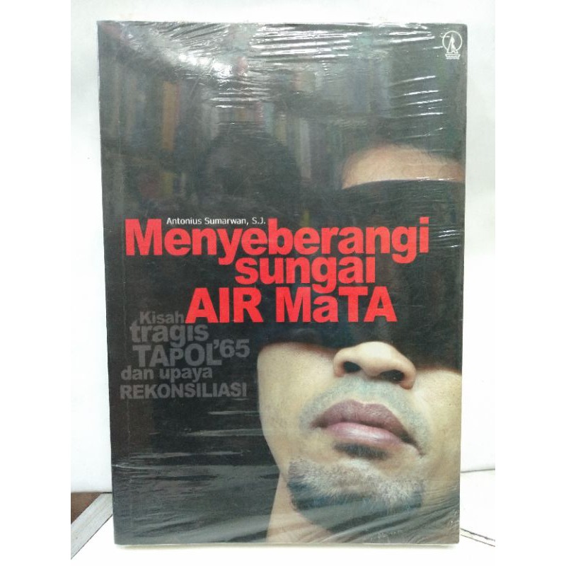 BUKU MENYEBERANGI SUNGAI AIR MATA