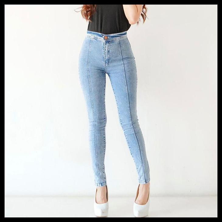 CLOUWNY - BASIC HIGHWAIST JEANS LIGHT BLUE - CELANA JEANS WANITA - 27
