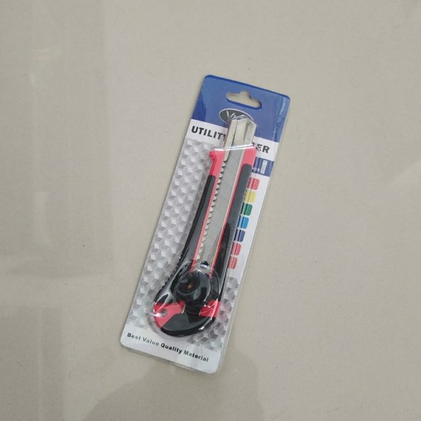 

Cutter Knife SET FREE 5PCS Blade Pisau Potong Serbaguna Cuter Alat Pemotong Kertas PVC Kardus Bonus Refiil Isi Ulang 5 Pcs