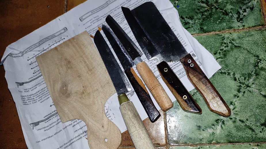 Pisau Set Paket Hemat 5 Pisau + 1 Talenan /pisau Dapur /pisau Dapur ( 5 Pisau + 1 Talenan Kayu )