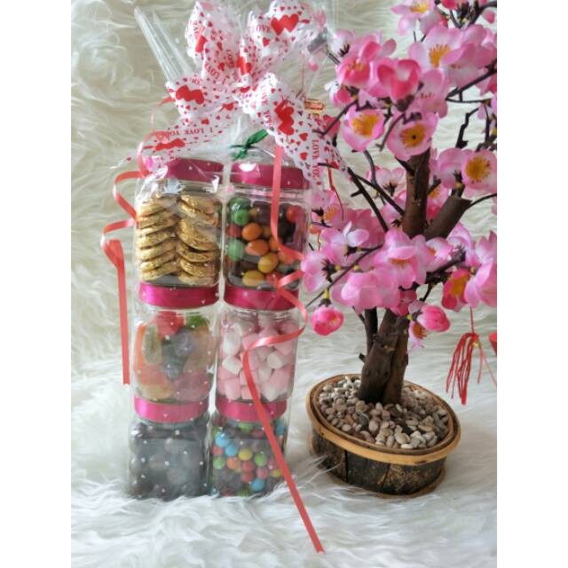 

Paket coklat parcel lebaran isi 6 toples delfi lagie