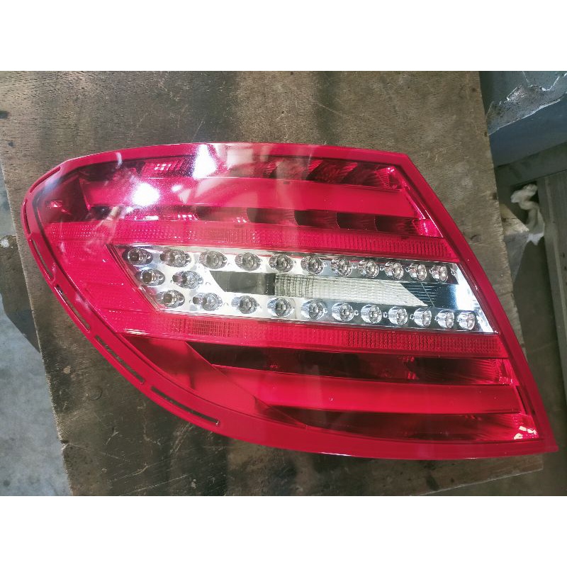 stoplamp/lampu belakang mercy C-Clas W204 facelift kiri original
