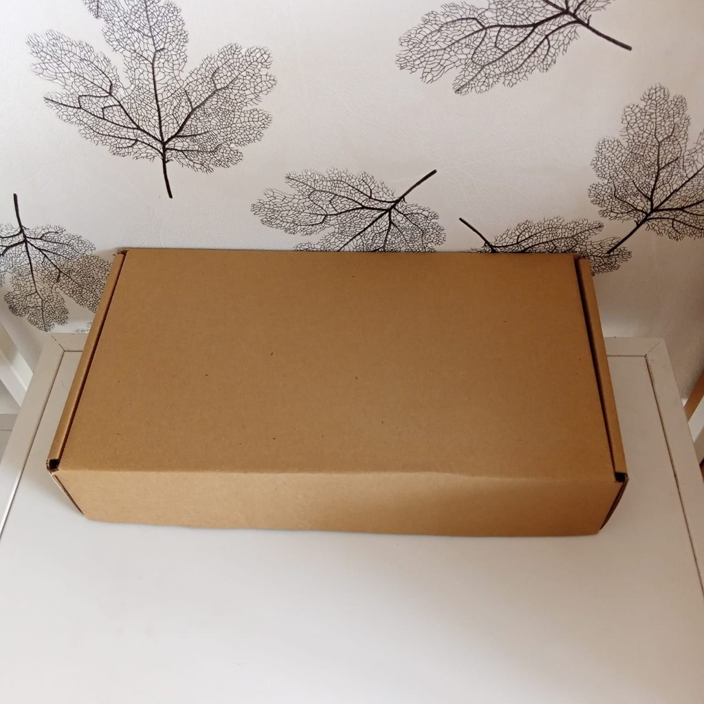 

Box 36X20X8 (BABE) cm Kardus/Karton/Polos/Hampers/Baju