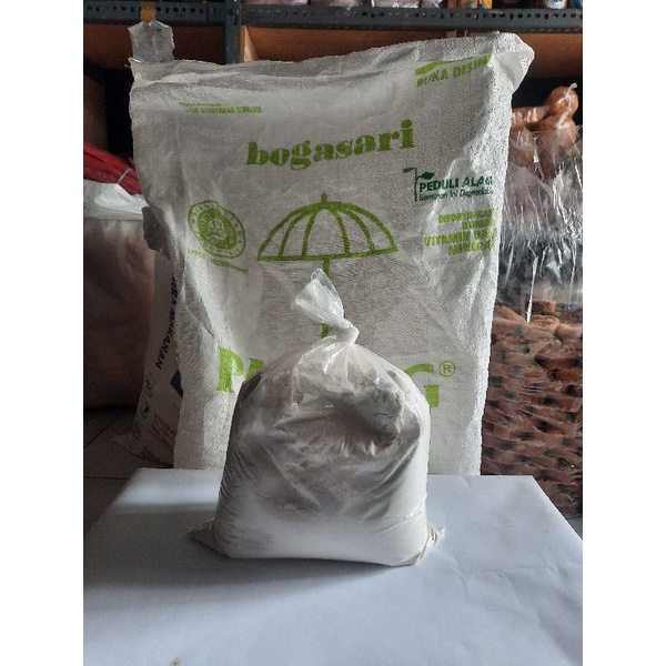 

Tepung terigu cap payung 1Kg