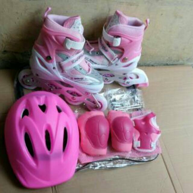  sepatu  roda  anak  lengkap deker dan helm dan baud bajaj 