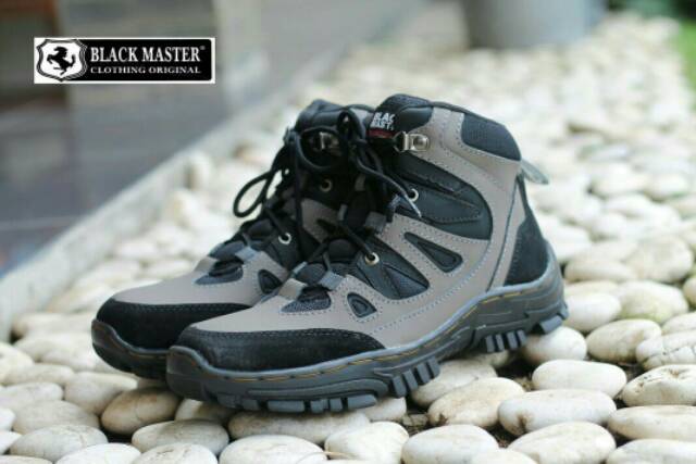 DISC 50% SEPATU GUNUNG BLACKMASTER TRACKING