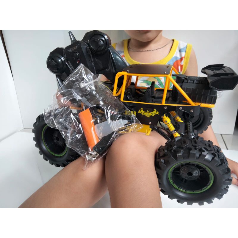 HERO CAR 1:14 RC Spray Effects Mobil Remote Control Rock Crawler Besar Body Alloy 2.4 GHz