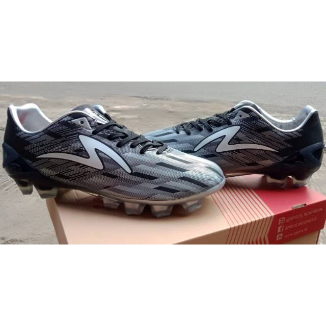 Sepatu Bola Specs Accelerator Lightspeed II Pro Fg-Black/Silver