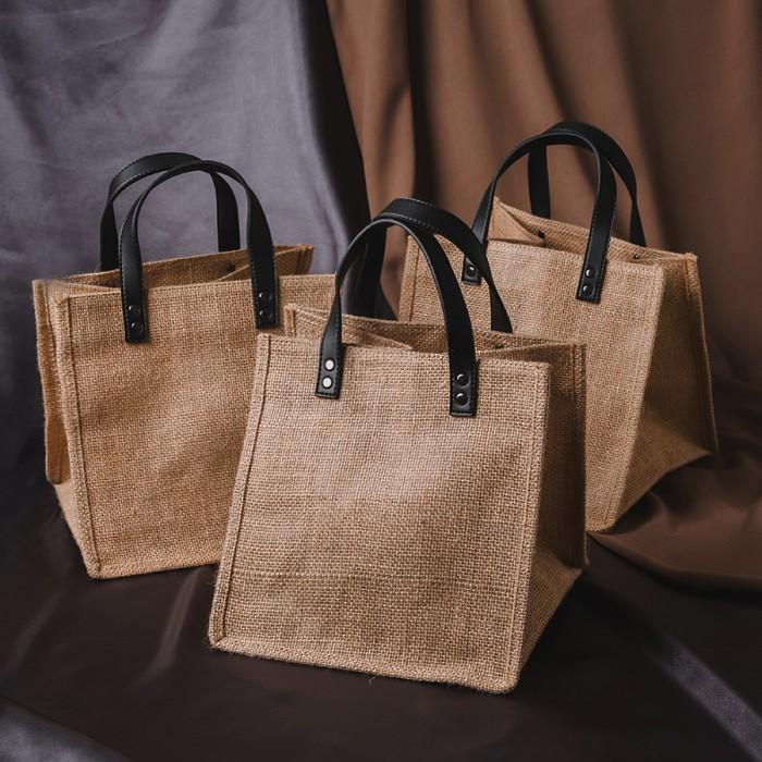 

Setsuko53.Jaya Souvenir Tas Tote Bag Hampers Goodie Bag Karung Goni Kulit Imlek Cny