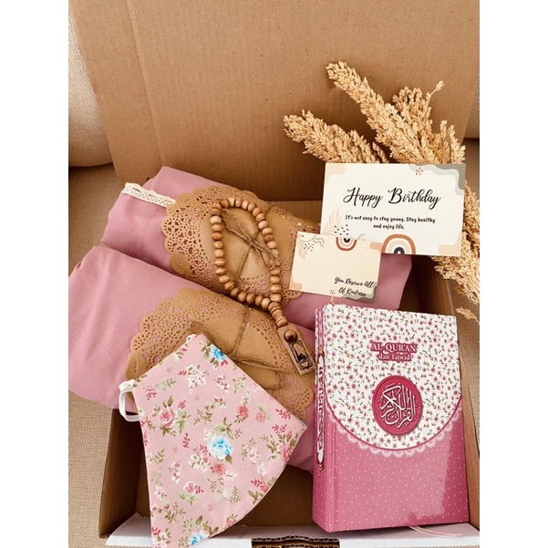 

Hampers mukena alquran | lebaran | hadiah | nikahan | ulang tahun | wisuda | hampers lebaran