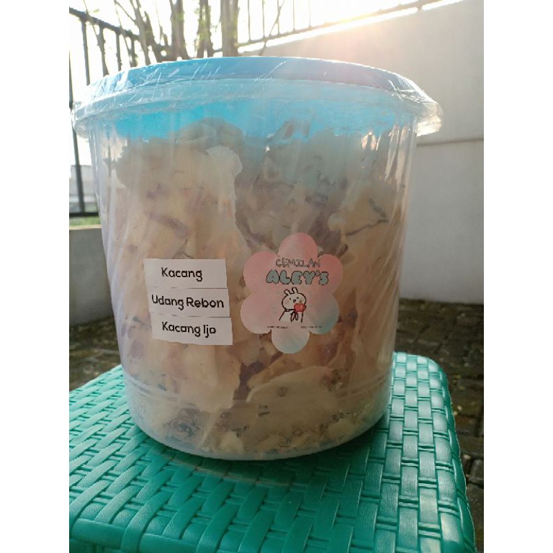 

Peyek Campur/Mix 500gram (5 Liter)