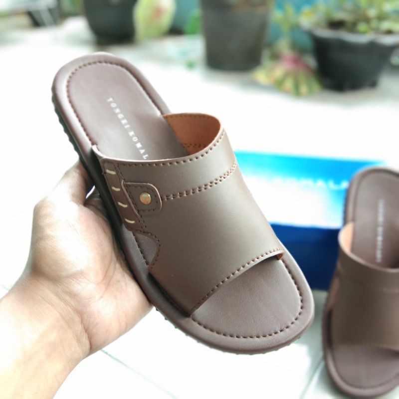 Yongki komaladi pria Sandal slop cowo terbaru