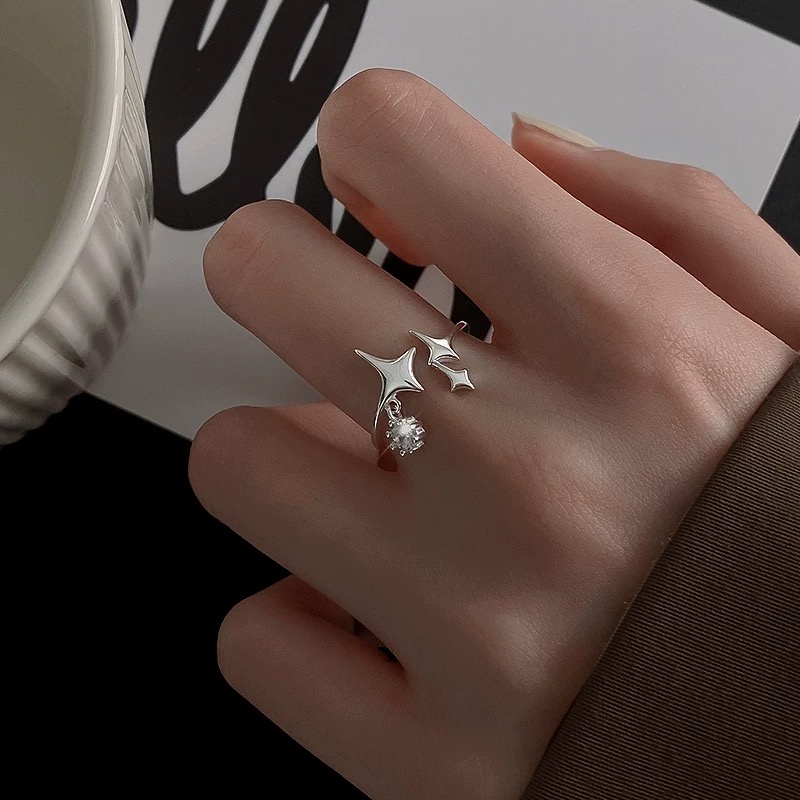 Cincin Silver Bentuk Bintang Empat Sudut Aksen Kristal Untuk Wanita