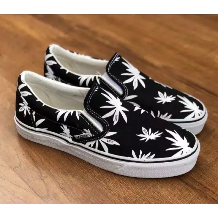 VANS  SLIP ON MOTIF DAUN GANJA TERBARU DAN TERLARIS SEPATU PRIA