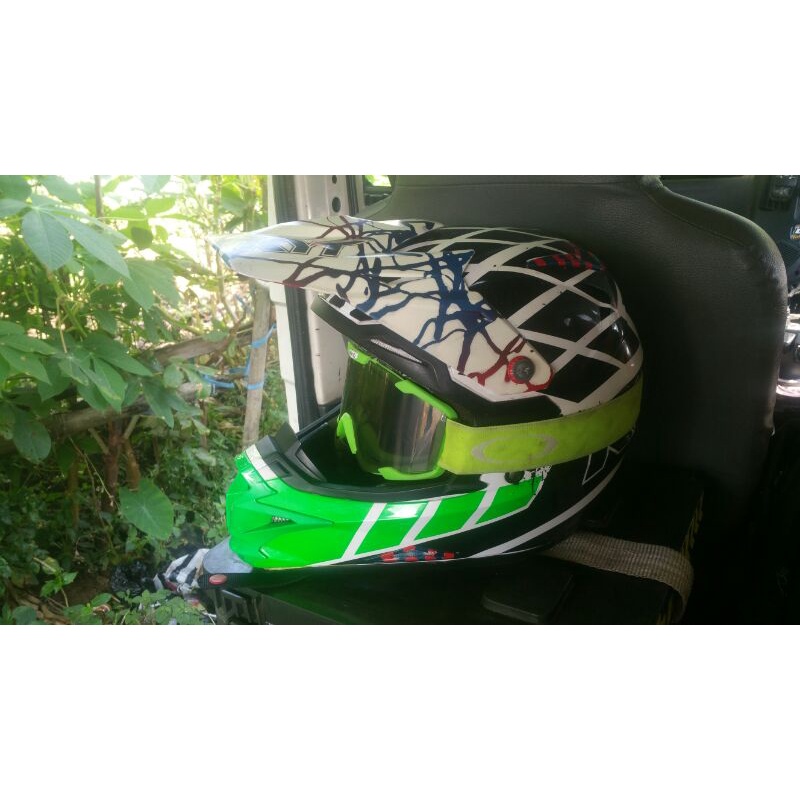 Helm motocross KYT bekas layak pakai bonus kacamata google