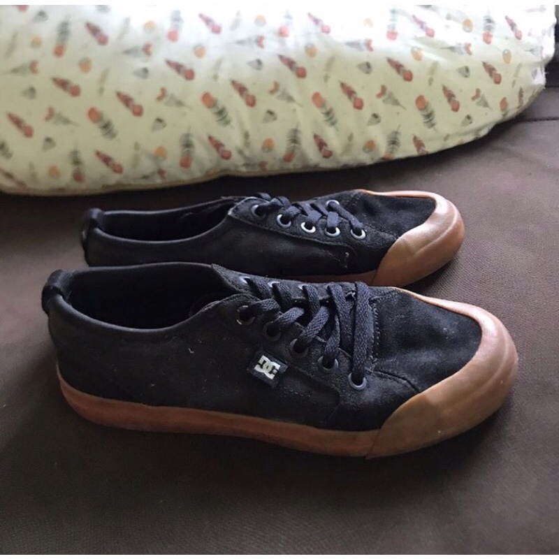 Preloved & thrift sepatu DC original