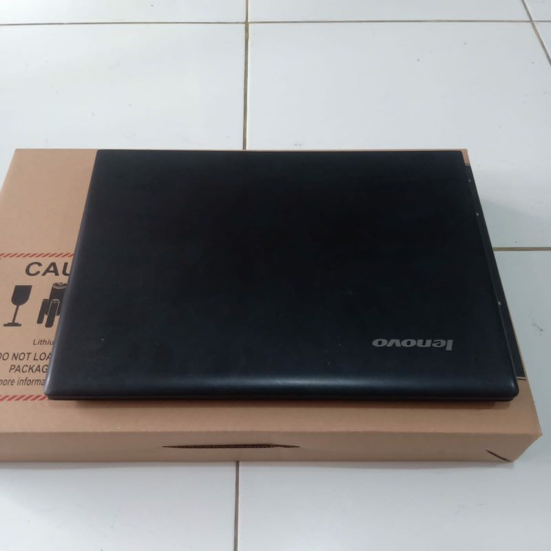 Laptop Lenovo ideapad 100 Core i3-5200U Ram 4GB/500GB HD graphic 5500 Windows 10 Layar 14 inch