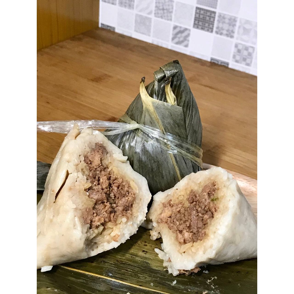 

bakcang nasi babi/bakcang daging/jajanan pasar/kue tradisional/kue basah/serapan pagi/cemilan sore/meeting/kue namsen