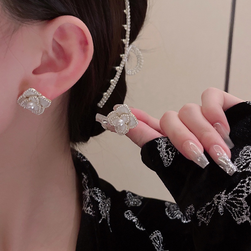 Anting Stud 925 silver needle Bentuk Bunga Aksen Mutiara Dan Berlian