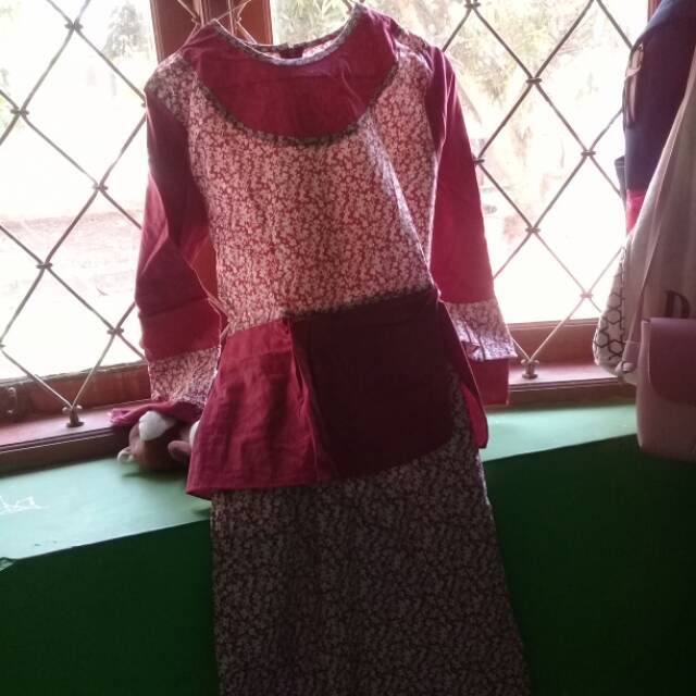 GAMIS Red, merah bata untuk remaja